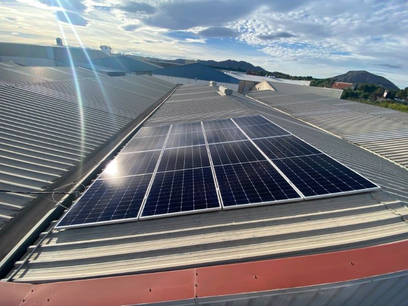 Instalación placas solares Levalim Servicios
